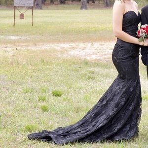 Black Form Fitting Mermaid Prom Dress